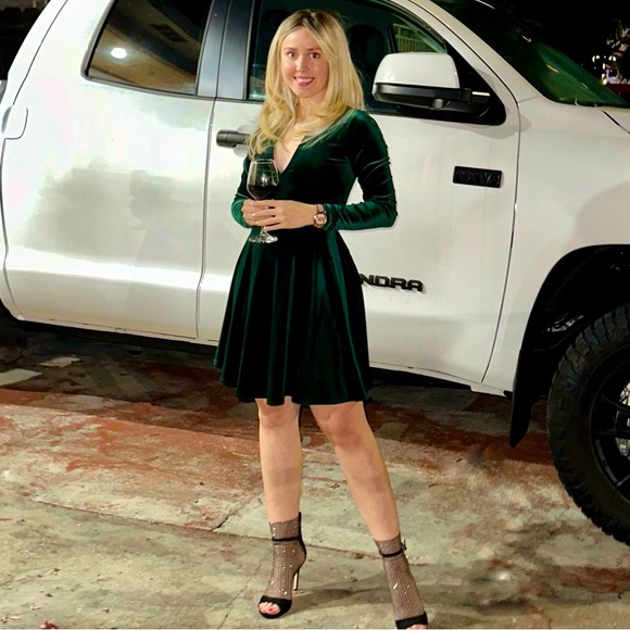 Beautiful Green velvet dress - Picture 6 of 6